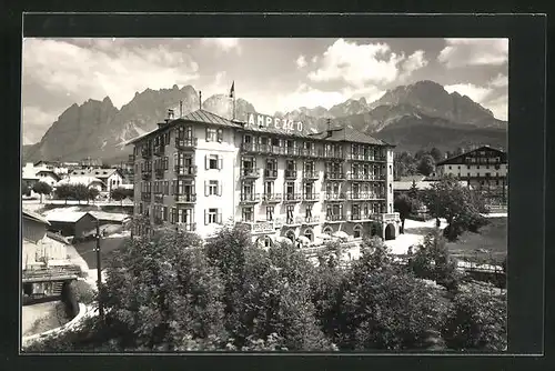 Foto-AK Cortina, Ansicht vom Hotelgebäude Ampezzo