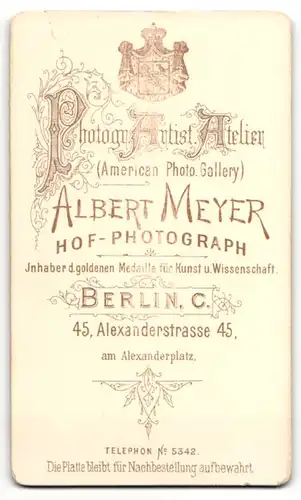 Fotografie Albert Meyer, Berlin, Portrait charmanter junger Mann mit Zwicker und Schnäuzer