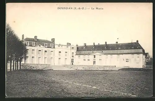 AK Dourdan, La Mairie