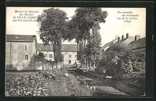 AK Ville Lebrun, Maison Retraite des Mutiles, un ensemble des batiments vue de la riviere l`Orge