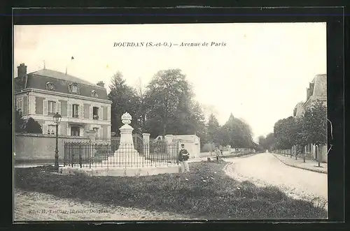 AK Dourdan, Avenue de Paris, Strassenpartie