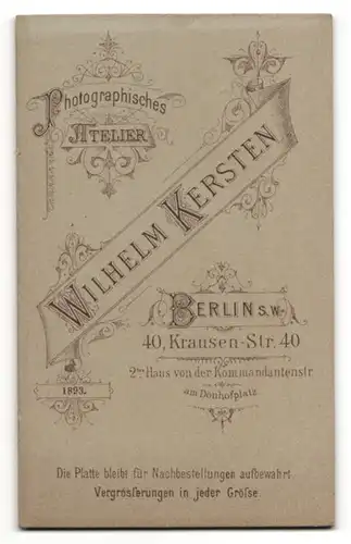 Fotografie Wilhelm Kersten, Berlin, Profilportrait Frau mit zusammengebundenem Haar