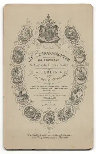 Fotografie J. C. Schaarwächter, Berlin, Portrait charmanter Herr mit Oberlippenbart