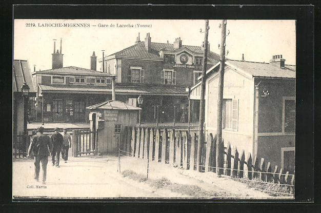 AK LarocheMigennes, La Gare, Bahnhof Nr. 10354714 oldthing
