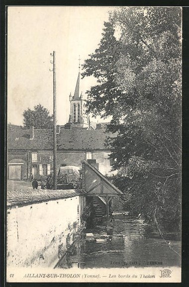 AK Aillant-sur-Tholon, L`Hotel des Postes et le Clocher Nr ...