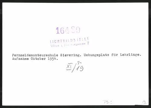 Fotografie Ansicht Sievering, Fernmeldemonteurschule, Übungsplatz für Lehrlinge, Aufnahme 1954