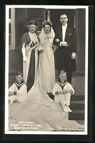 AK Kaiserin Hermine, Prinzessin Herzeleide von Preussen und Prinz Biron von Curland nach der Hochzeit