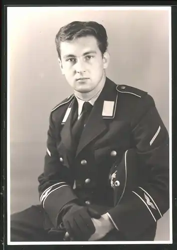 Fotografie Porträt Soldat der Bundeswehr Luftwaffe, mit Ärmelstreifen