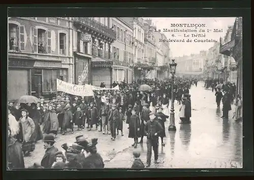 AK Montlucon, La Manifestation du 1er Mai, Le Défilé, Boulevard de Courtais, Arbeiterbewegung