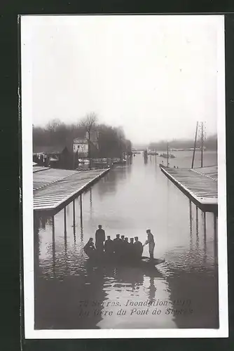 AK Sévres, La Gare du Pont, Hochwasser