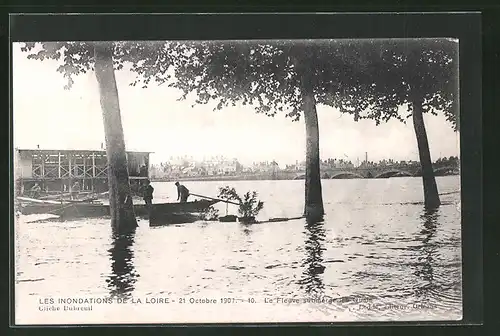 AK Orléans, Les Inondations de la Loire, Le Fleuve submerge les Quais, Hochwasser 1907