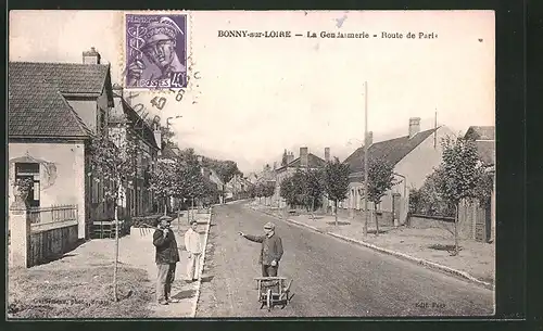 AK Bonny-sur-Loire, La Gendarmerie, Route de Paris