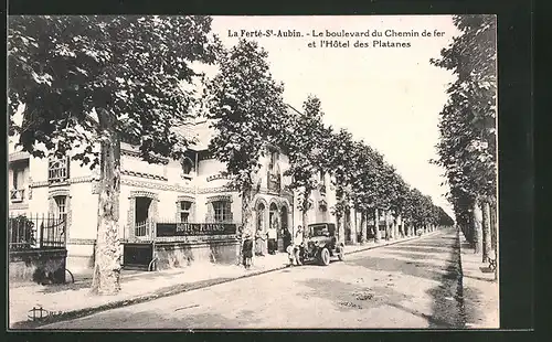AK La Ferte-Saint-Aubin, le boulevard du Chemin de fer et l'Hotel des Platanes