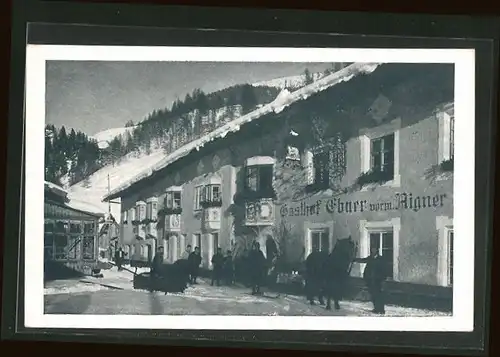 AK Gries / Brenner, Skifahrer am Gasthof zum weissen Rössl