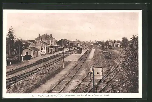 AK Neuville-de-Poitou, La Gare, Vue générale