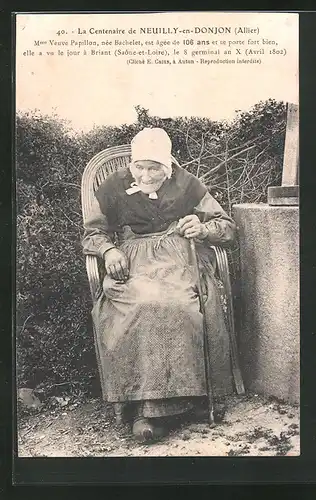 AK Neuilly-en-Donjon, La Centenaire, Madame Veuve Papillon, Exzentriker, 100 jährige Frau
