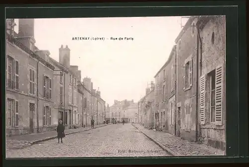 AK Artenay, Rue de Paris, Strassenpartie