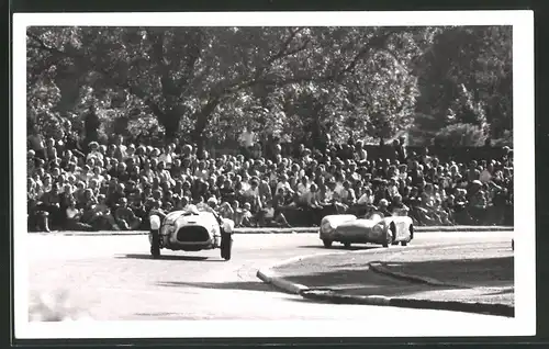 Fotografie DDR-Autorennen, Rennwagen im Positionskampf