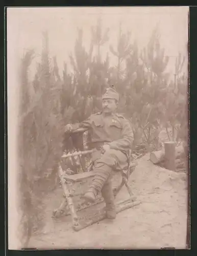 Fotografie 1.WK, Österr.-ungarischer Soldat in Uniform mit Orden