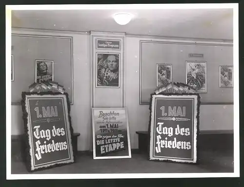 Fotografie Kaul, Weixdorf, Ansicht Dresden-Altcotta, Kino Filmplakate, Die Letzte Etappe, 1.Mai Tag des Friedens