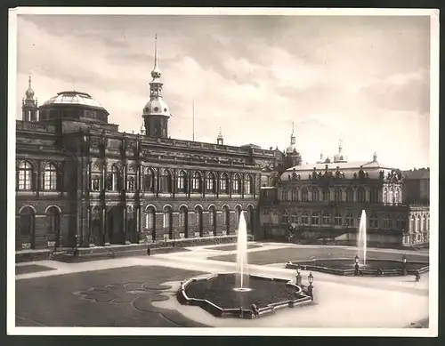 Fotografie Ratsdruckerei Dresden GmbH, Ansicht Dresden, Dresdner Zwinger mit Wasserfontänen