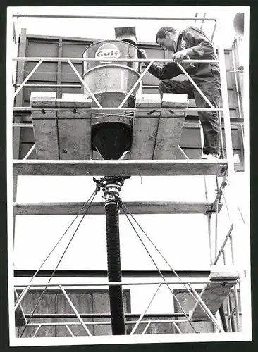 Fotografie Autorennen 1000Km Spa 1971, erhöhte Tankanlage für höheren Betankungsdruck
