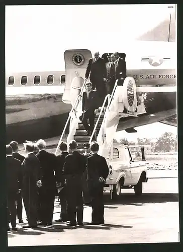 Fotografie Fotograf unbekannt, Ansicht Berlin-Tegel, Ankunft von US-President John F. Kennedy mit der Airforce One