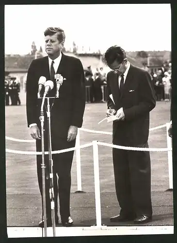 Fotografie Fotograf unbekannt, Ansicht Berlin, US-President John F. Kennedy beim Presseempfang