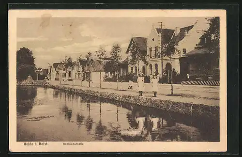 AK Heide i. Hoslt., Wasserpartie in der Brahmsstrasse