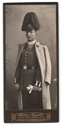 Fotografie Atelier Apollo, Dresden, König Georg Allee, sächsischer Garde Soldat Rich. Kobrow in Uniform mit Pickelhaube