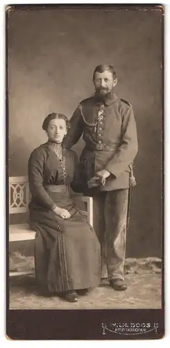 Fotografie Wilh. Boos, Pfarrkirchen, Portrait bayrischer Soldat in Uniform mit Orden und Schützenschnur, Bajonett