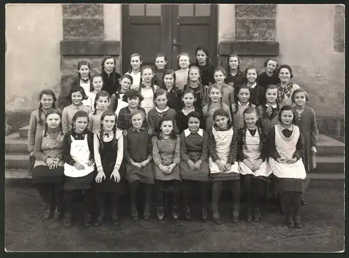 Fotografie H. Buttchereit, Kötzschenbroda, Ansicht Kötzschenbroda, Schulklasse einer Mädchenschule, Lyzeum