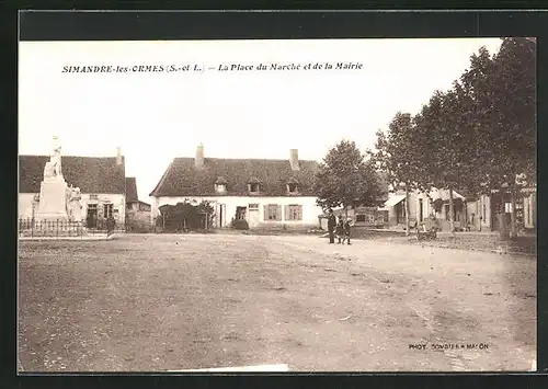 AK Simandre-les-Ormes, La Place du Marché et de la Mairie