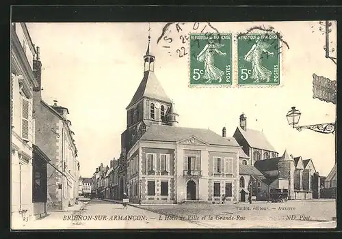 AK Brienon-sur-Armancon, L`Hotel de Ville et la Grande Rue