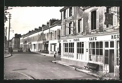 AK Aillant-sur-Tholon, Le Centre, Rue de Joigny avec Hotel-Restaurant de Paris