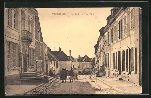 AK Vermenton, Rue de l`Hôtel de Ville, Strassenpartie