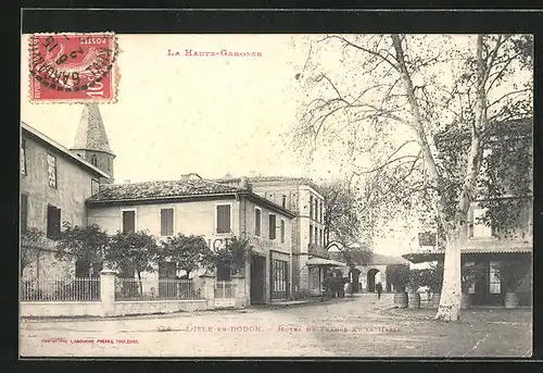 AK L`Isle-en-Dodon, Hotel de France et la Halle