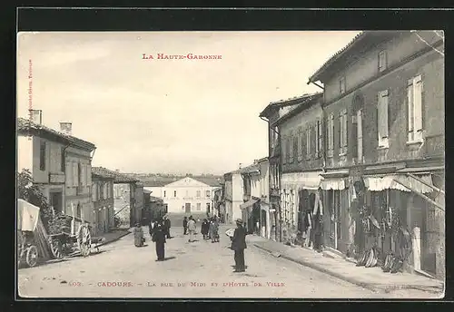 AK Cadours, La Rue du Midi et l`Hotel de Ville