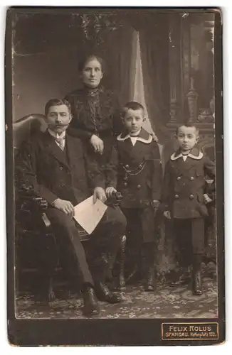 Fotografie Felix Rolus, Spandau, Hafenplatz 103, Junge Familie im Portrait