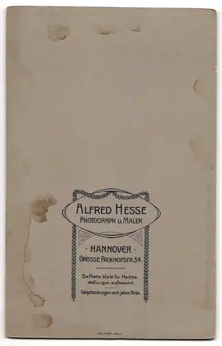 Fotografie Alfred Hesse, Hannover, Grosse Packhofstrasse 34, Junges Pärchen in schicker Kleidung