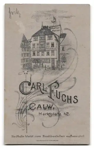 Fotografie Carl Fuchs, Calw, Marktplatz 42, Portrait Student Fritz im Anzug mit Couleur und Orden, Mütze