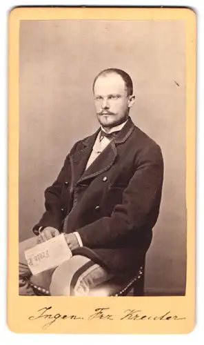 Fotografie H. Porkert, Leitmeritz, Rudolfsgarten 243, Mann mit schmaler Brille und wenig Haar