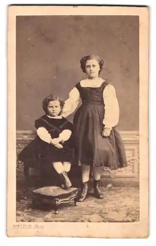 Fotografie Vve Léon, Roubaix, Portrait junges Mädchen und Kind in hübschen Kleidern