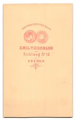 Fotografie Emil Tiedemann, Bremen, Richtweg 12, Portrait bürgerliches Paar mit Kleinkind und einem Sohn