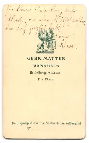 Fotografie Gebr. Matter, Mannheim, Heidelbergerstrasse, Portrait junges Mädchen in modischer Kleidung