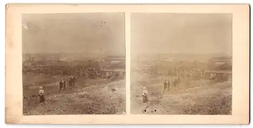 Stereo-Fotografie unbekannter Fotograf und Ort, Zerstörungen nach Hochwasser in einer Ortschaft