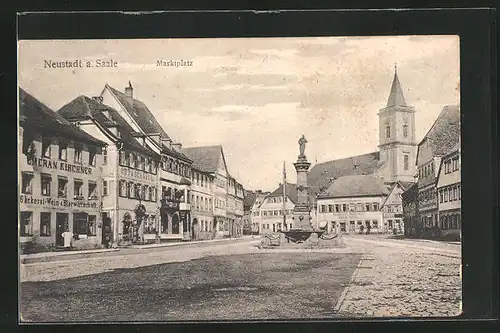 AK Neustadt / Saale, Marktplatz mit Denkmal und Bäckerei Emeran Kirchner