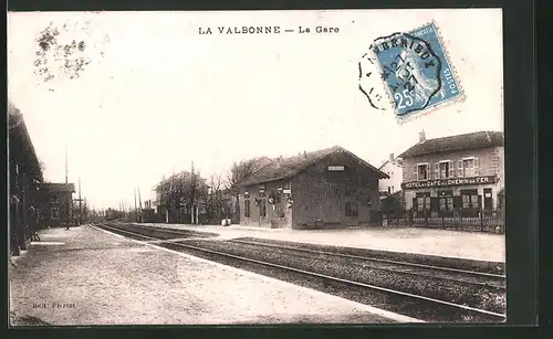 AK La Valbonne, La Gare, vue interieure
