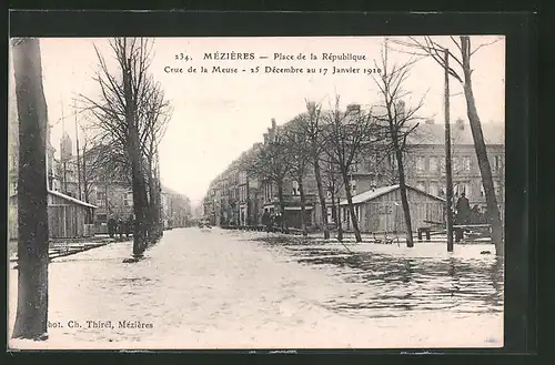 AK Méziéres, Place de la République, Crue de la Meuse 1920