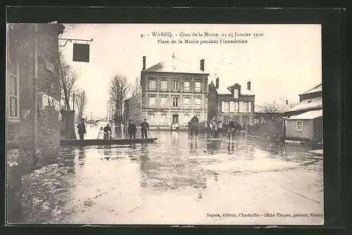 AK Warcq, Crue de la Meuse 1910, Place de la mairie pendant l'inondation